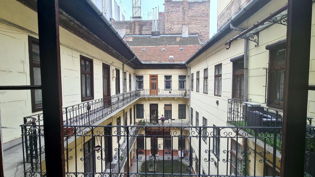 Downtown Akacfa Budapeste Exterior foto